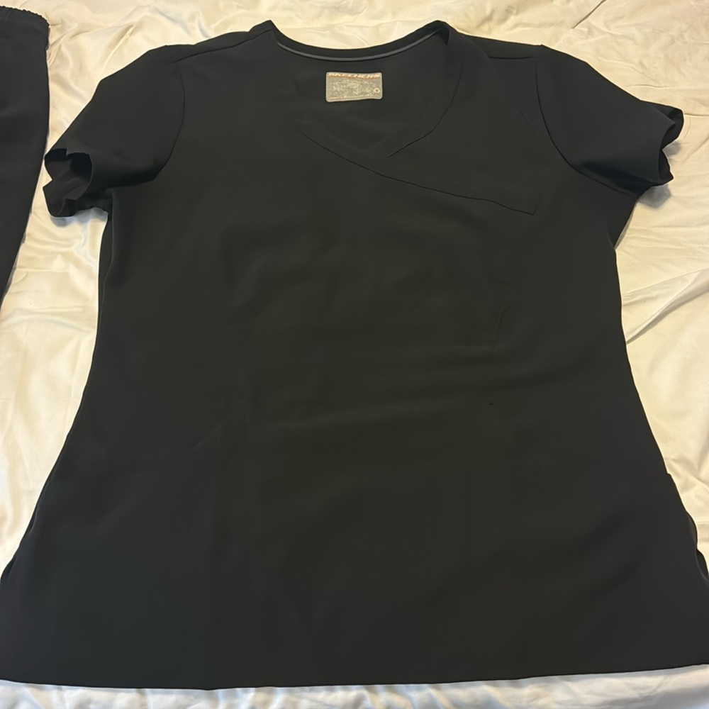 Skechers by Barco Breeze Women's 3-Pocket STRETCH V-Neck Scrub Top/Bottom set
